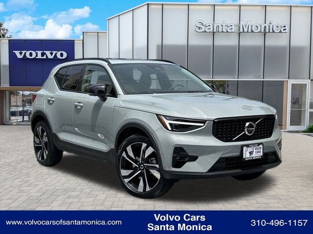 2024 Volvo XC40 B5 Plus Dark AWD SUV
