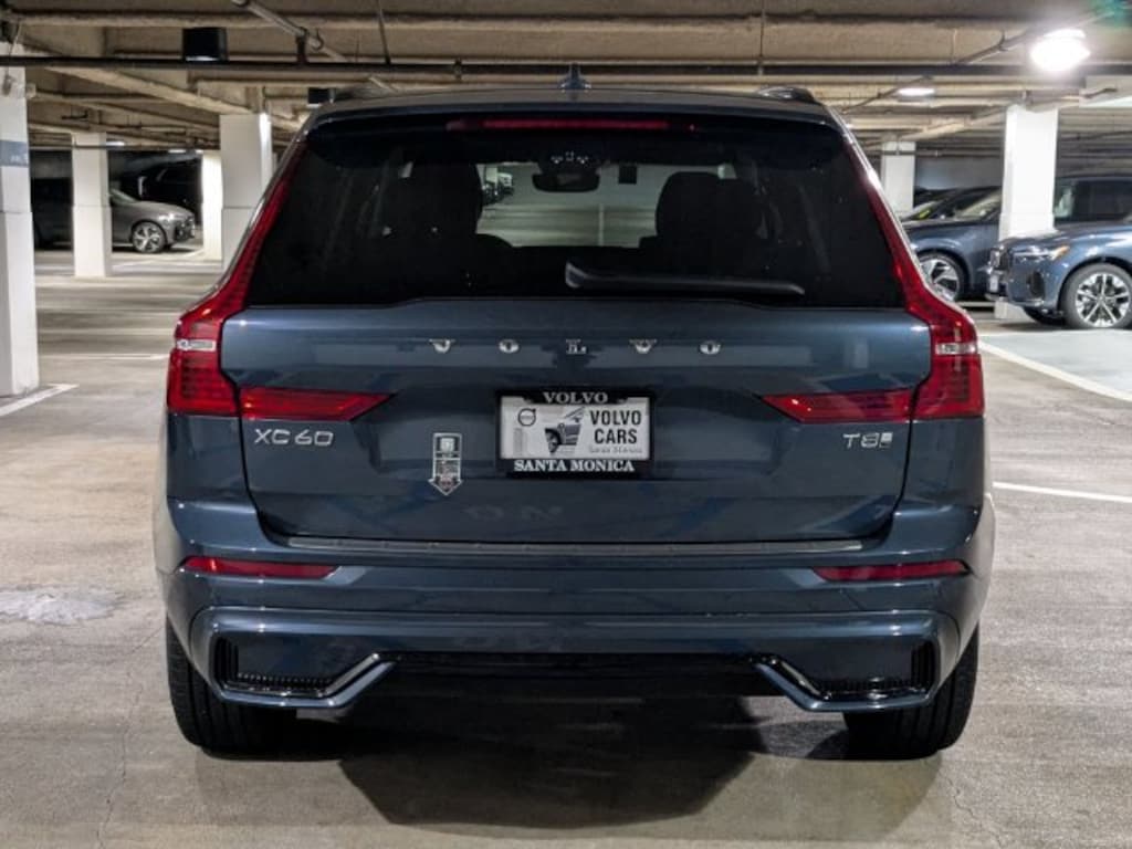 New 2025 Volvo XC60 plug-in hybrid T8 Core SUV