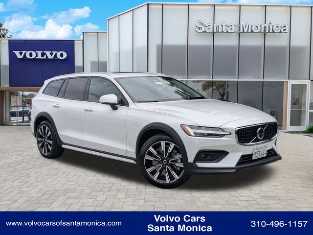 2025 Volvo V60 Cross Country