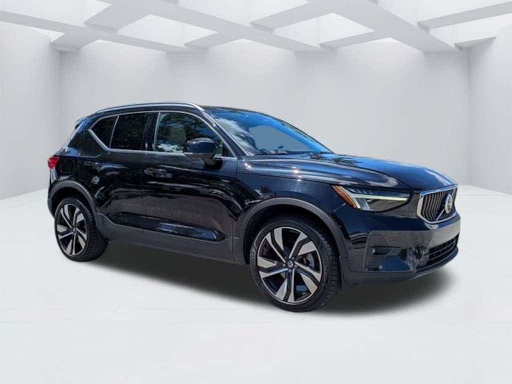 Certified 2023 Volvo XC40 B5 Plus Bright Theme SUV