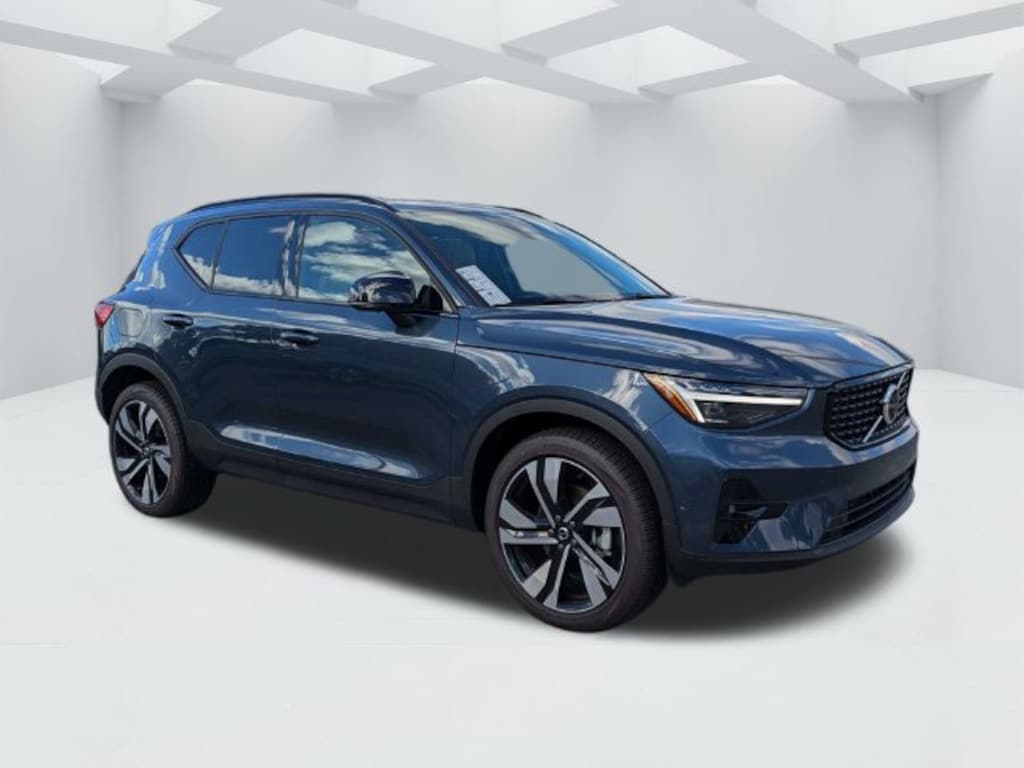 New 2026 Volvo XC40 B5 Ultra SUV
