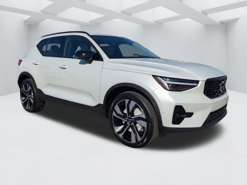 New 2026 Volvo XC40 B5 Ultra SUV