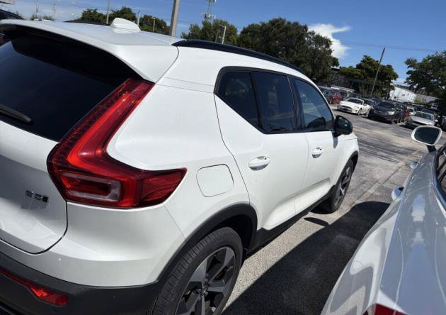 Used 2024 Volvo XC40 B5 Core SUV