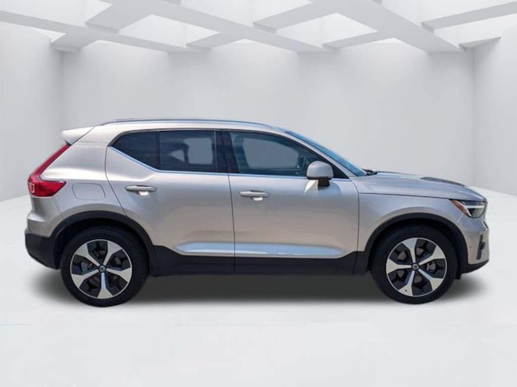 Certified 2024 Volvo XC40 B5 Plus Bright Theme SUV