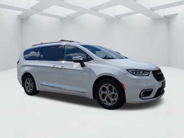 Used 2023 Chrysler Pacifica Limited Minivan/Van