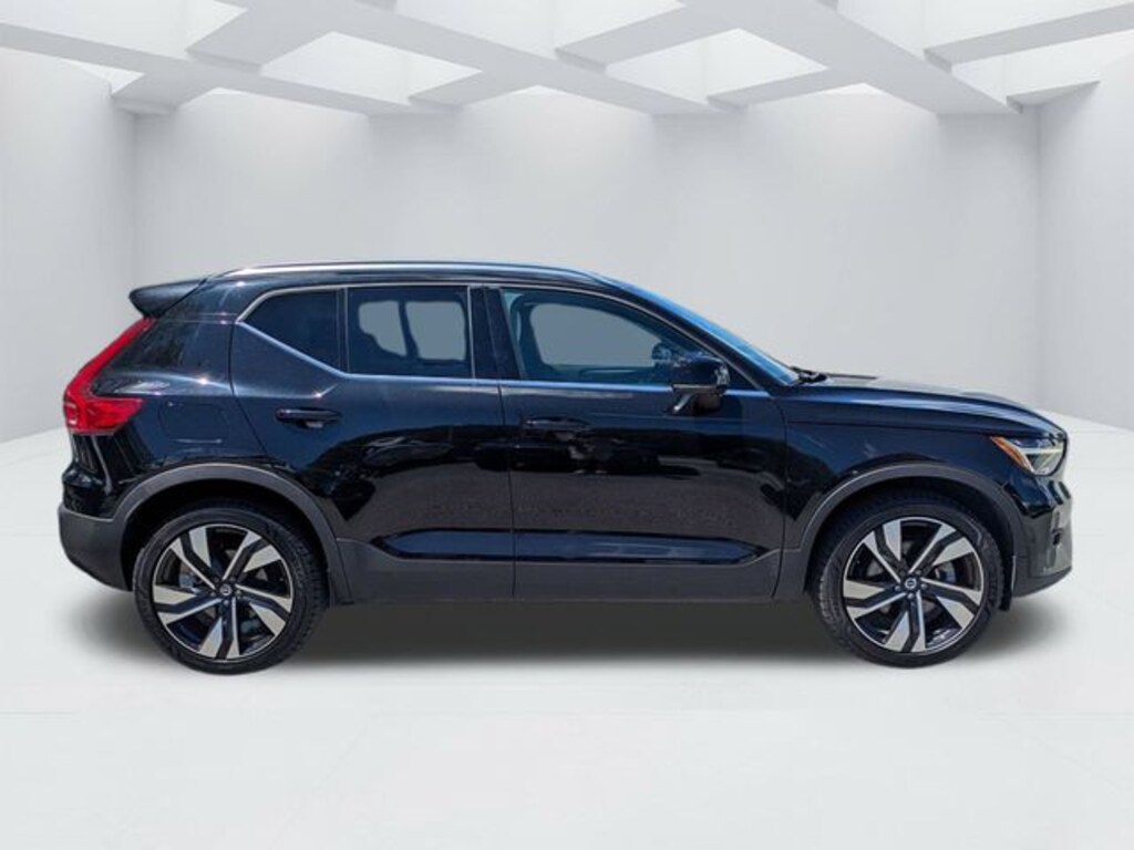 Certified 2023 Volvo XC40 B5 Plus Bright Theme SUV