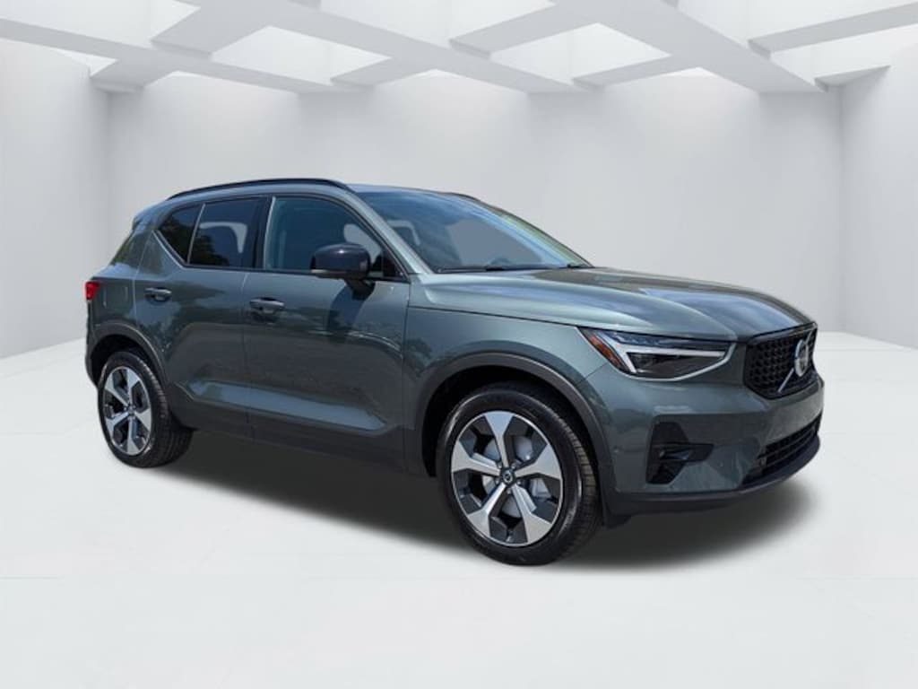 New 2026 Volvo XC40 B5 Plus SUV