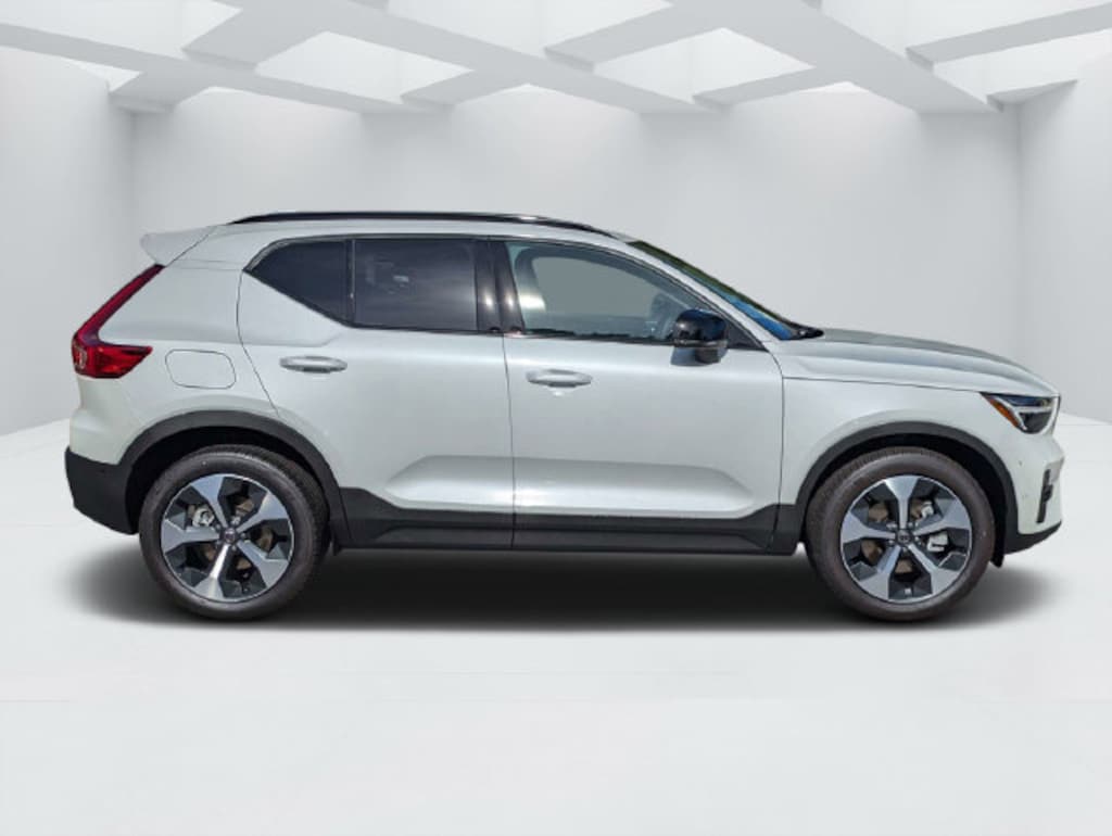 New 2026 Volvo XC40 B5 Plus SUV