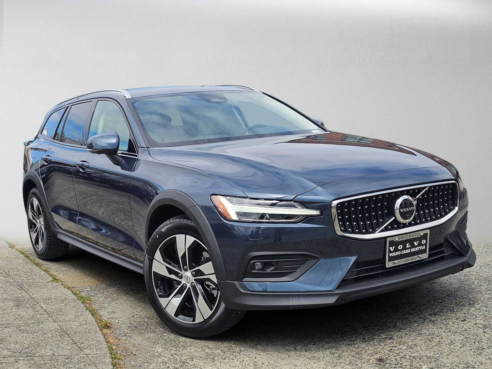 2026 Volvo V60 Cross Country Plus