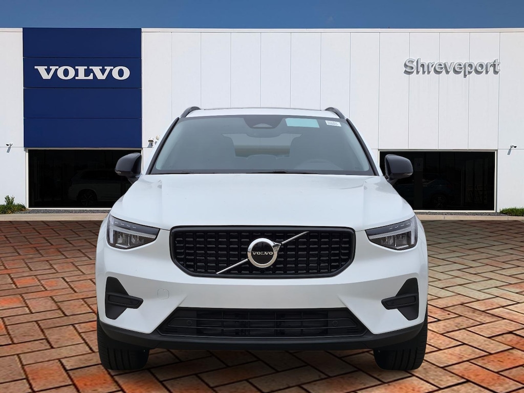 Used 2026 Volvo XC40 B4 Core SUV