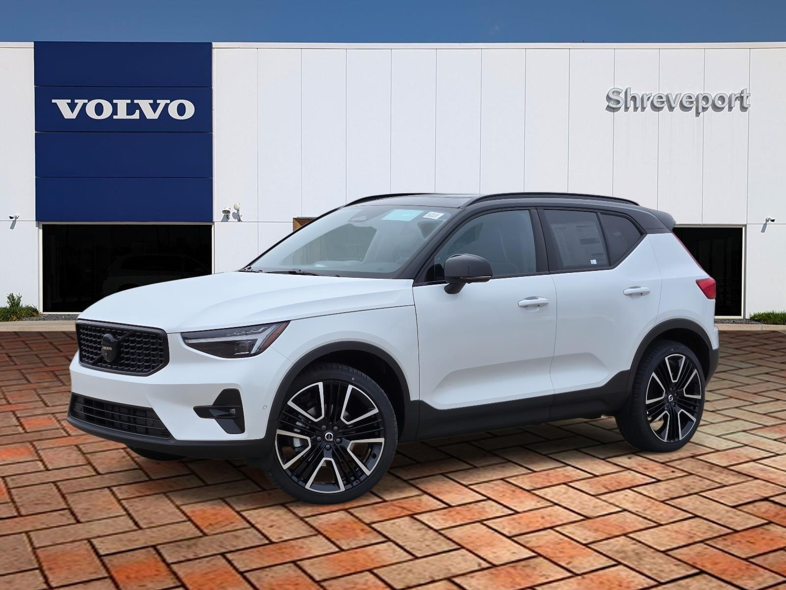 2026 Volvo XC40 B5 Ultra Black Edition