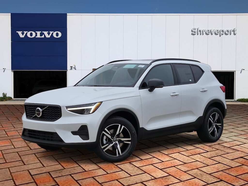 Used 2026 Volvo XC40 B4 Core SUV