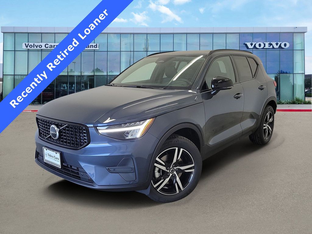 2026 Volvo XC40 SUV 