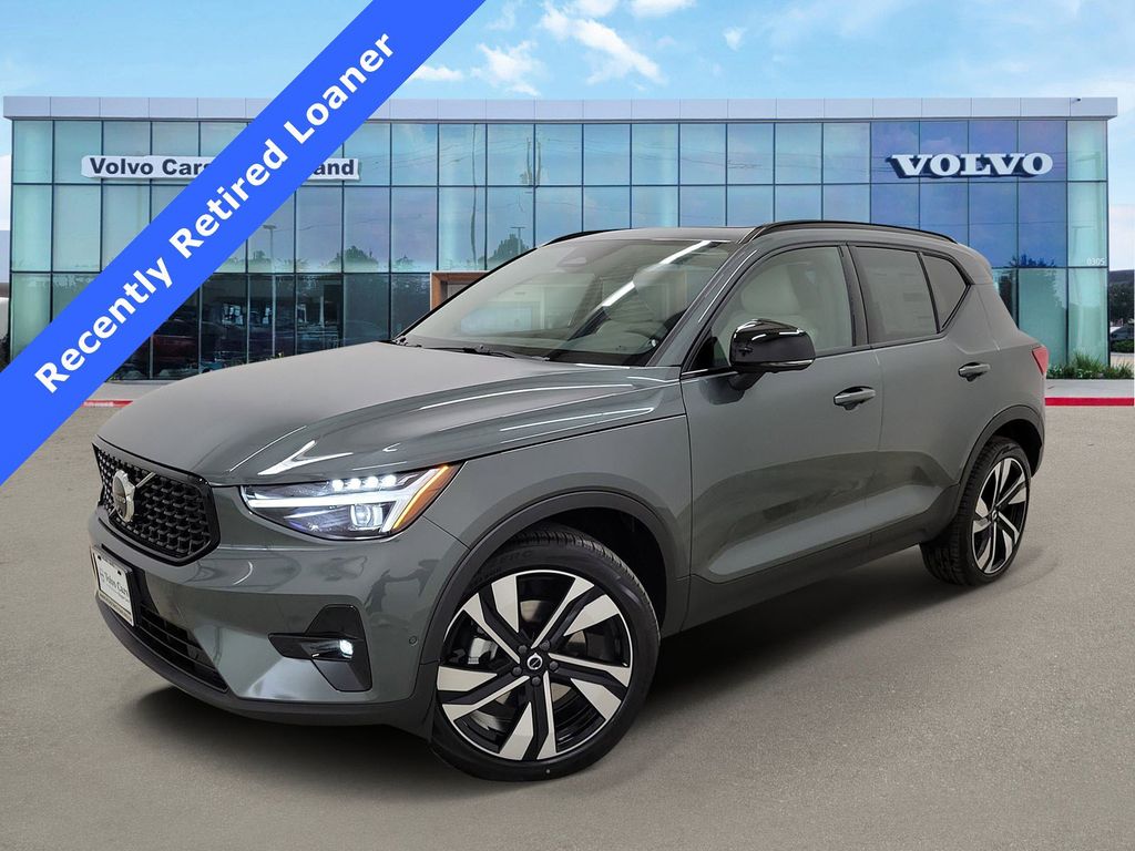2026 Volvo XC40 SUV 