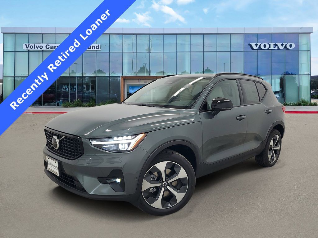 2026 Volvo XC40 SUV 