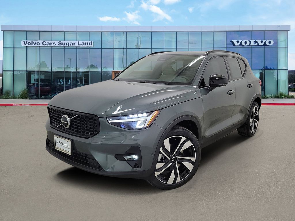 2026 Volvo XC40 SUV 