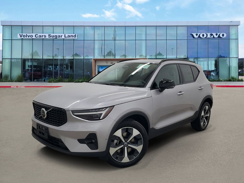 2026 Volvo XC40 SUV 