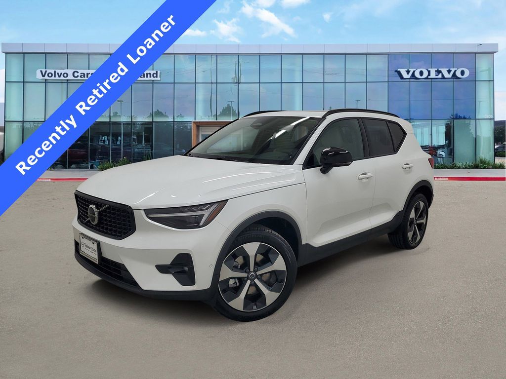 2026 Volvo XC40 SUV 