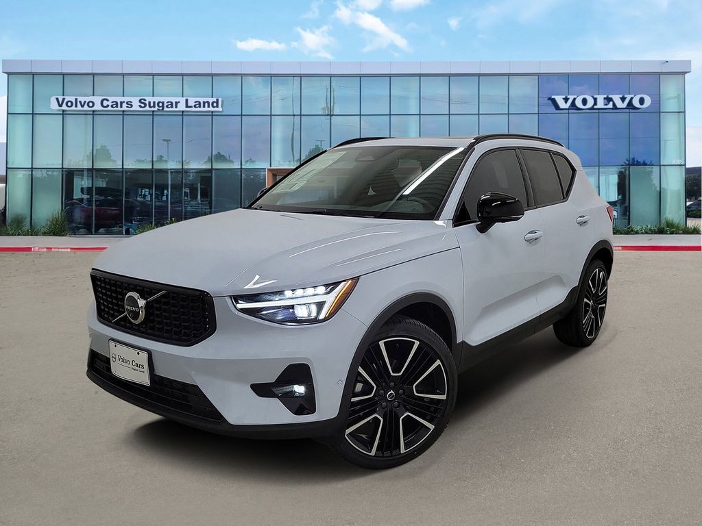 2026 Volvo XC40 SUV 