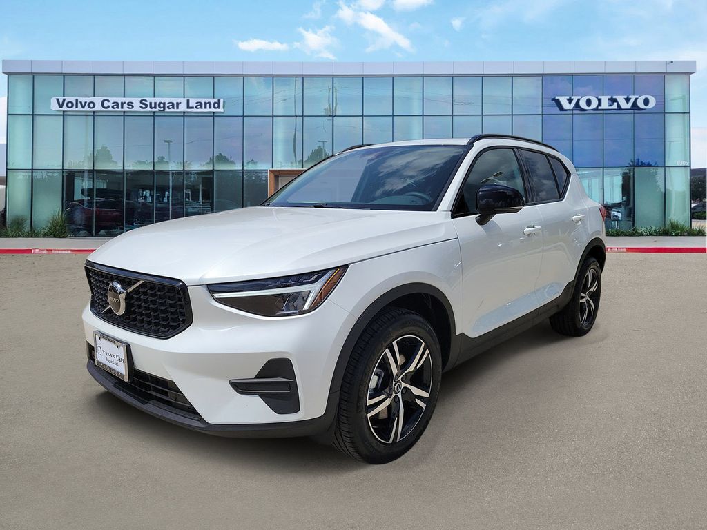 2026 Volvo XC40 SUV 