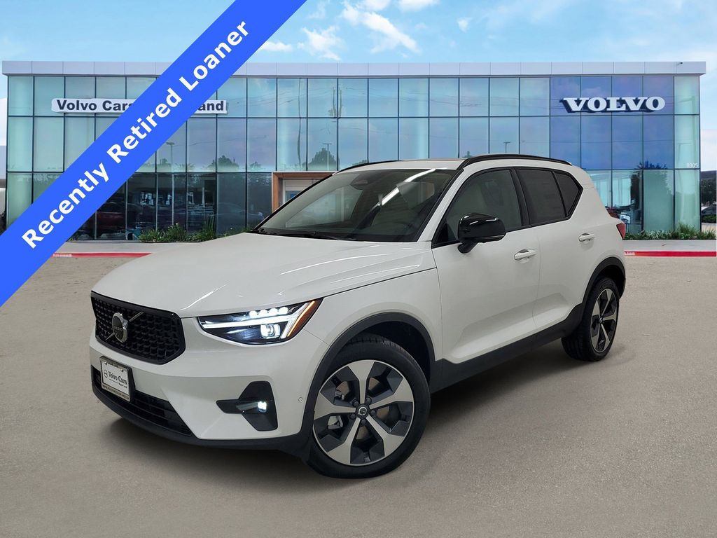 2026 Volvo XC40 SUV 