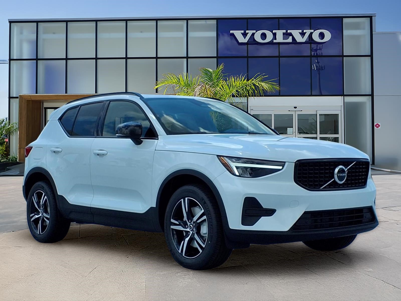 2026 Volvo XC40 Core