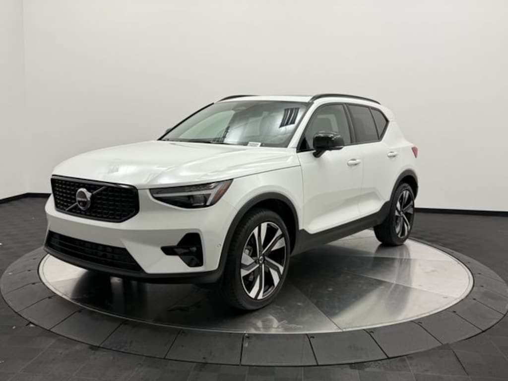 Certified 2025 Volvo XC40 B5 Ultra Dark Theme SUV