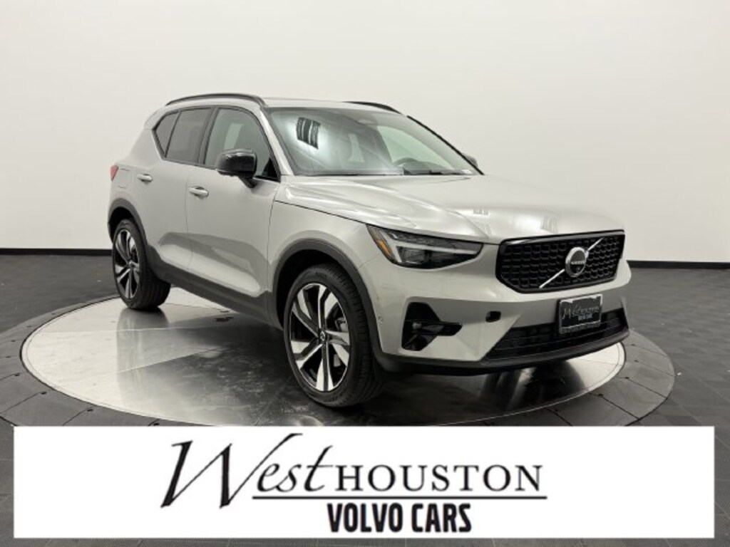 Certified 2025 Volvo XC40 B5 Ultra Dark Theme SUV