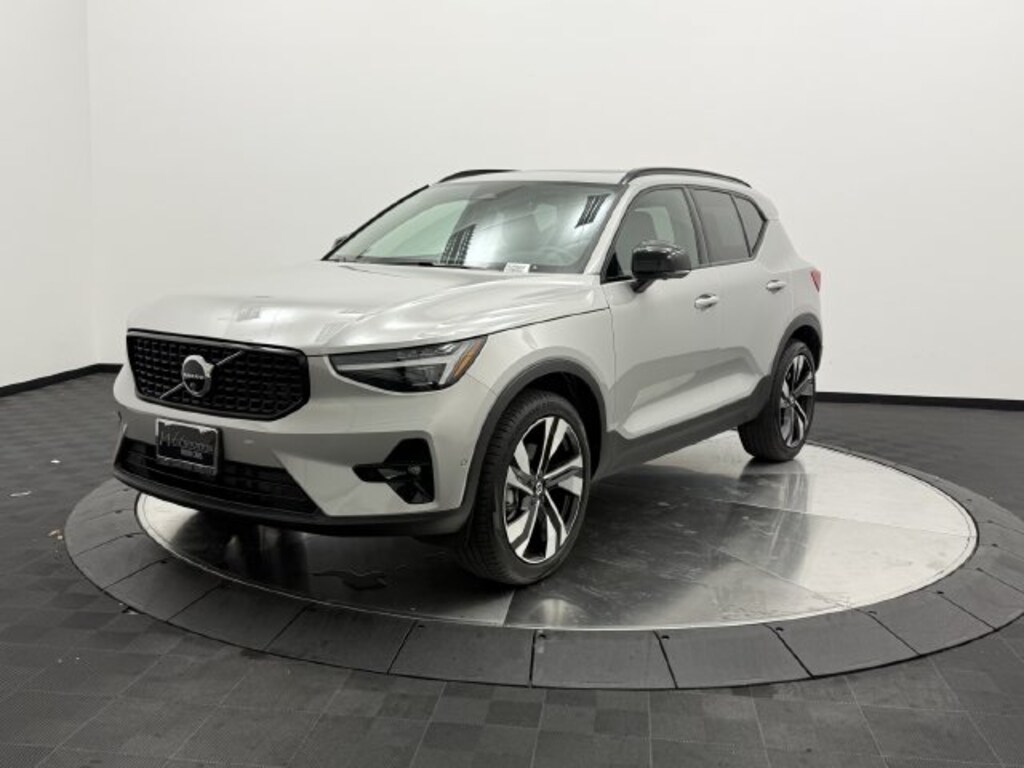 Certified 2025 Volvo XC40 B5 Ultra Dark Theme SUV