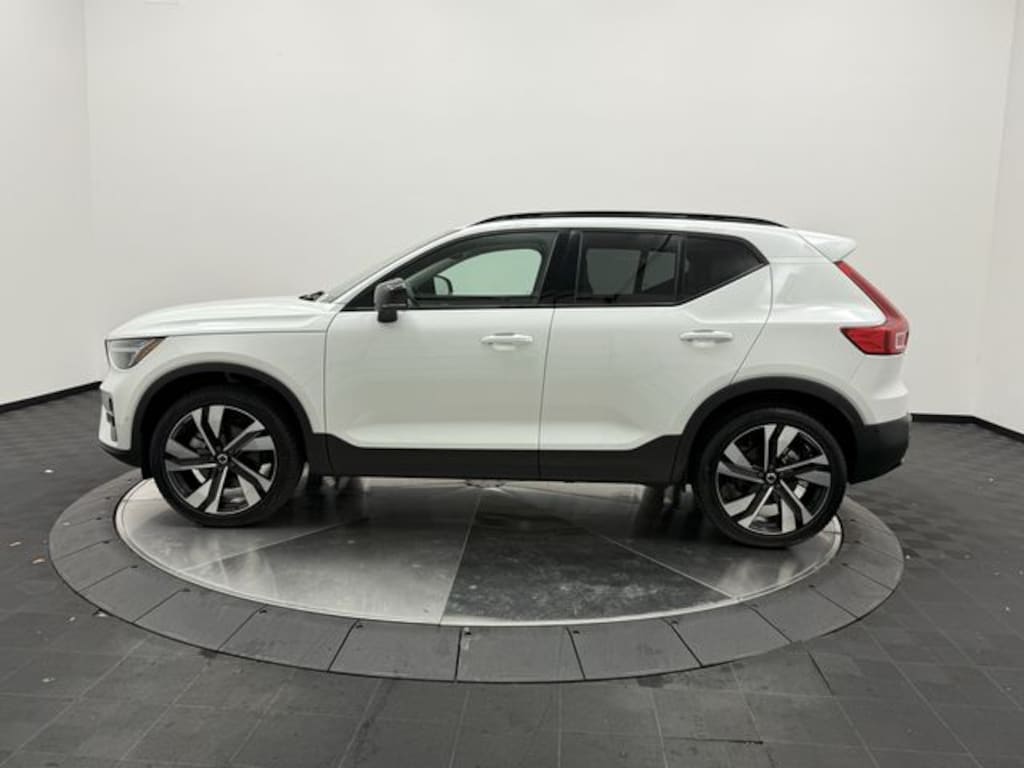 Certified 2025 Volvo XC40 B5 Ultra Dark Theme SUV