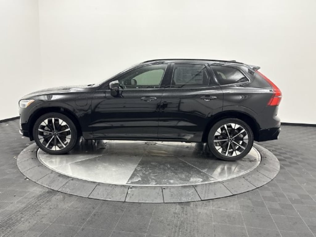 New 2026 Volvo XC60 plug-in hybrid T8 Plus SUV