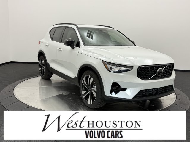 New 2026 Volvo XC40 B5 Ultra SUV