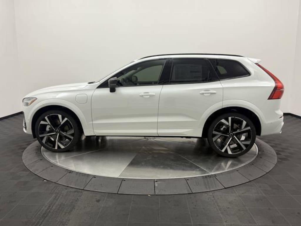 New 2026 Volvo XC60 plug-in hybrid T8 Ultra SUV