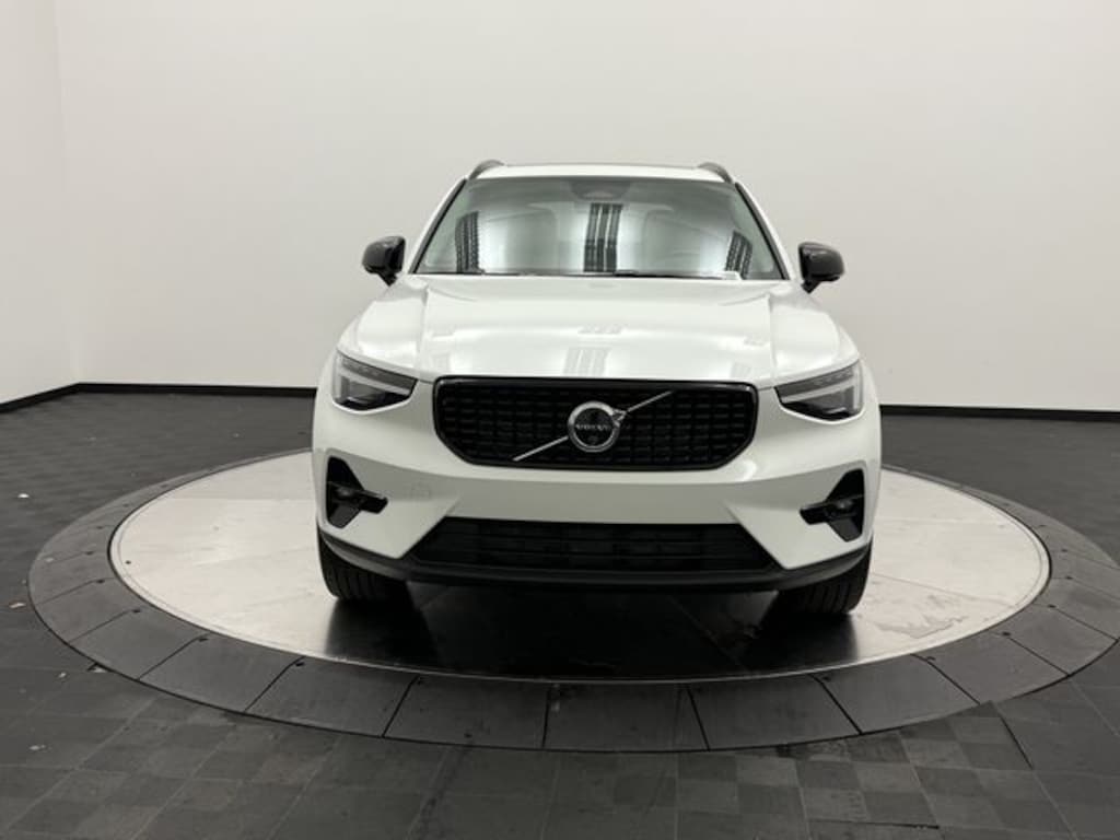 Certified 2025 Volvo XC40 B5 Ultra Dark Theme SUV