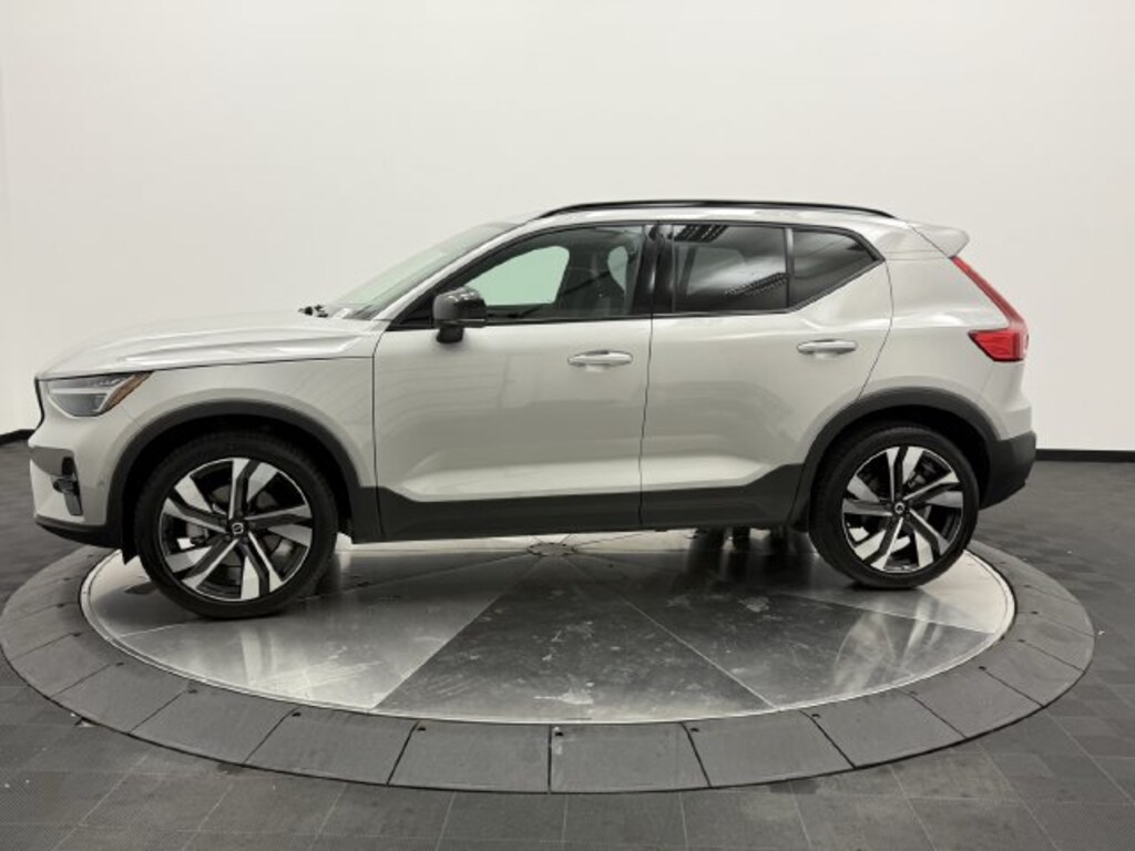 Certified 2025 Volvo XC40 B5 Ultra Dark Theme SUV