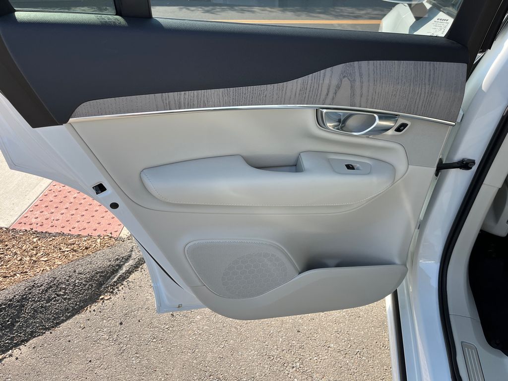 2025 Volvo XC90 Plus - Photo 21