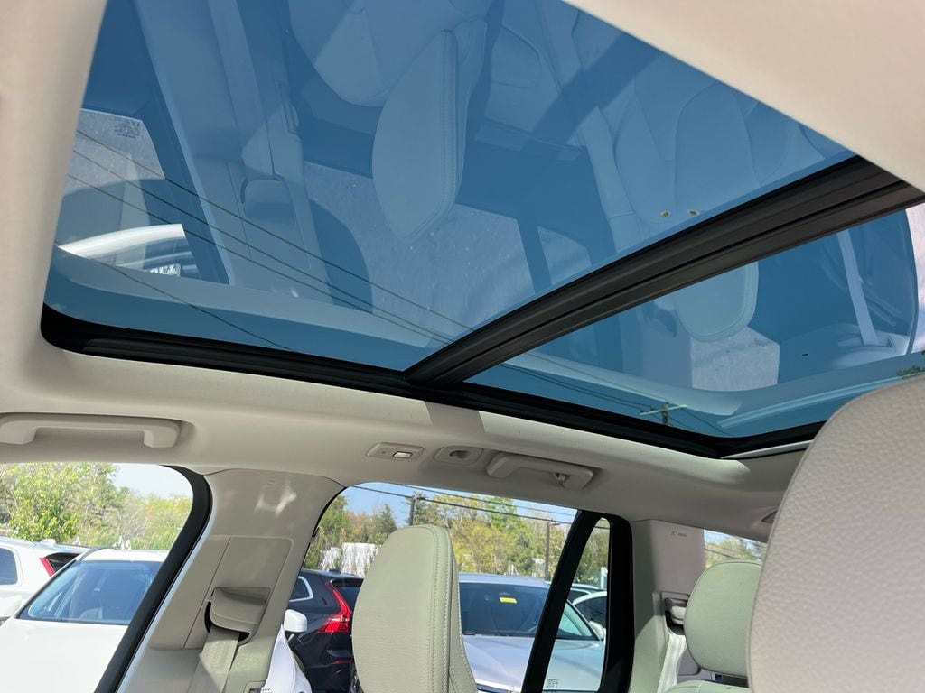 2025 Volvo XC90 Plus - Photo 20