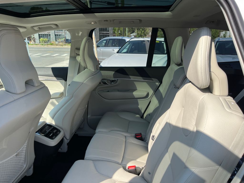 2025 Volvo XC90 Plus - Photo 22