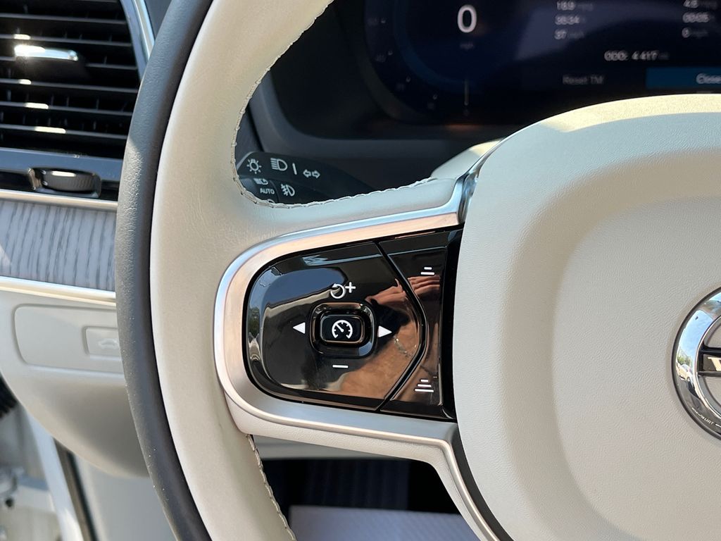 2025 Volvo XC90 Plus - Photo 12