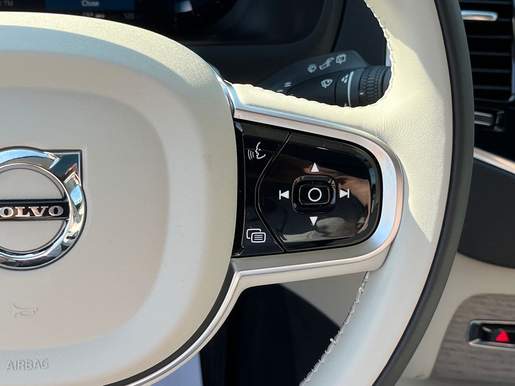 2025 Volvo XC90 Plus - Photo 13