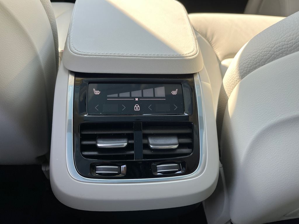 2025 Volvo XC90 Plus - Photo 25
