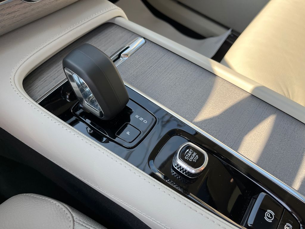 2025 Volvo XC90 Plus - Photo 18