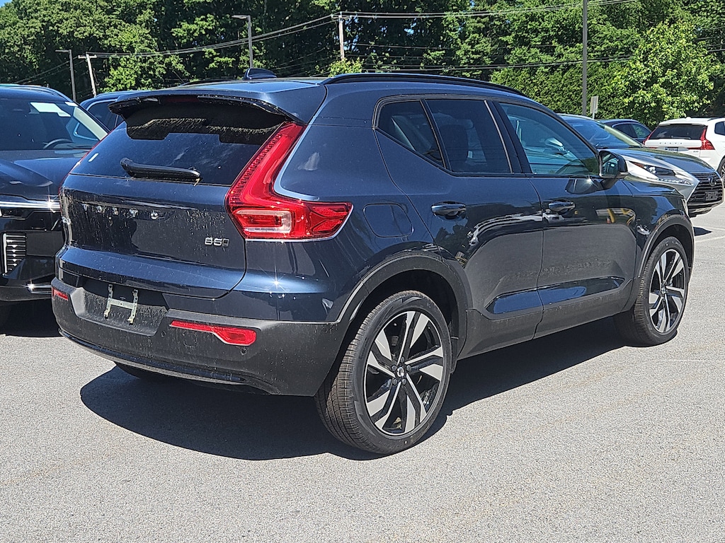 New 2026 Volvo XC40 B5 Ultra SUV
