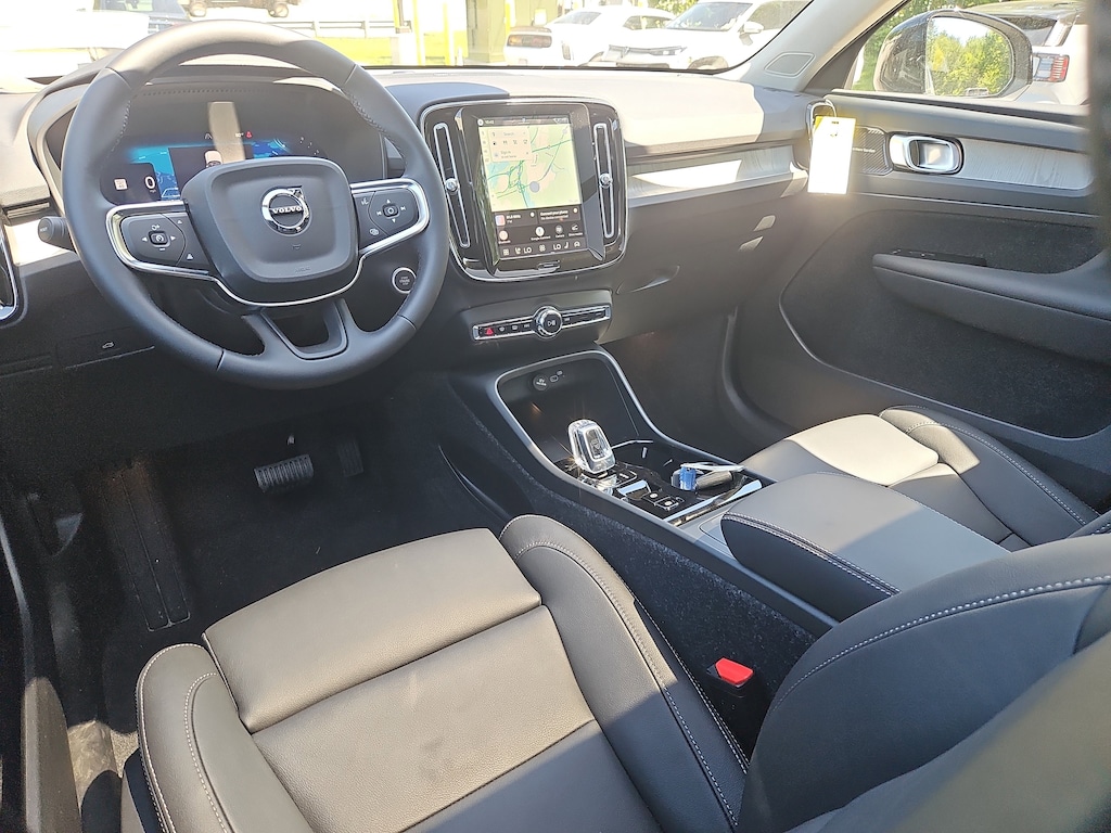 New 2026 Volvo XC40 B5 Ultra SUV