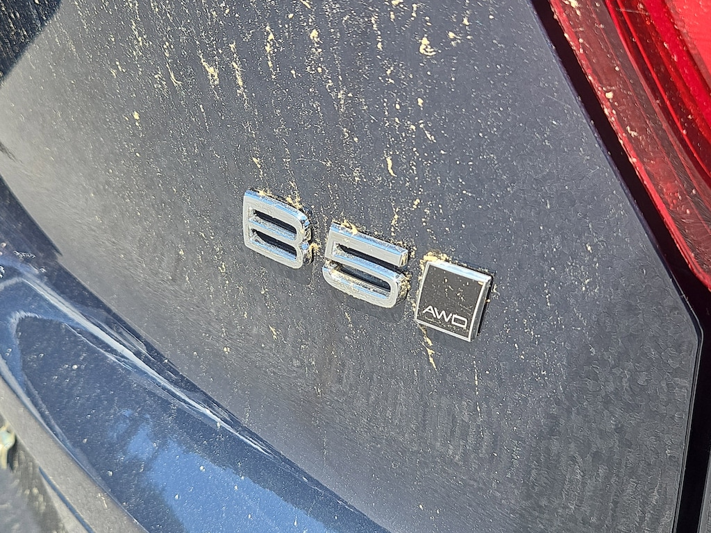 New 2026 Volvo XC40 B5 Ultra SUV