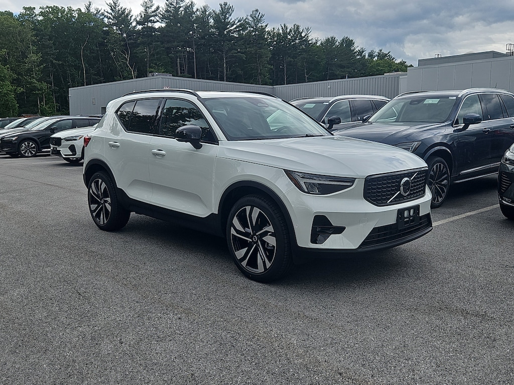 New 2026 Volvo XC40 B5 Plus SUV