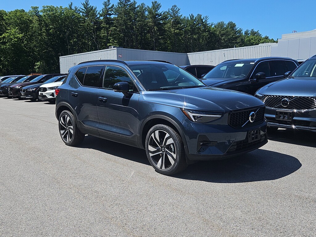 New 2026 Volvo XC40 B5 Ultra SUV