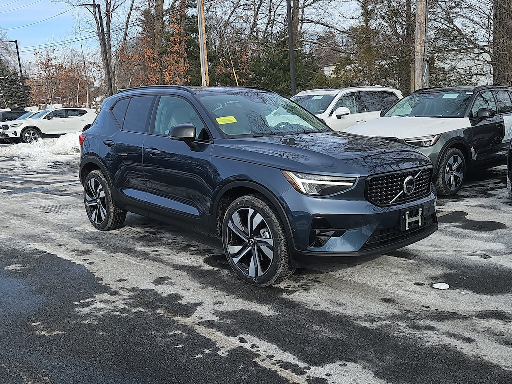 New 2026 Volvo XC40 B5 Plus SUV