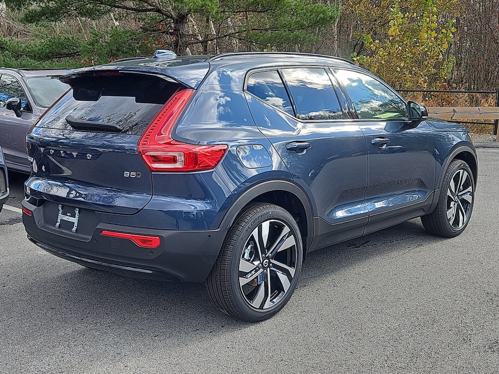 New 2026 Volvo XC40 B5 Ultra SUV