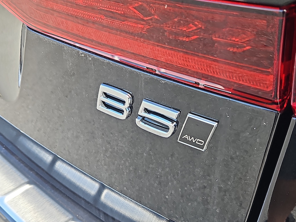 New 2026 Volvo XC60 B5 Plus SUV